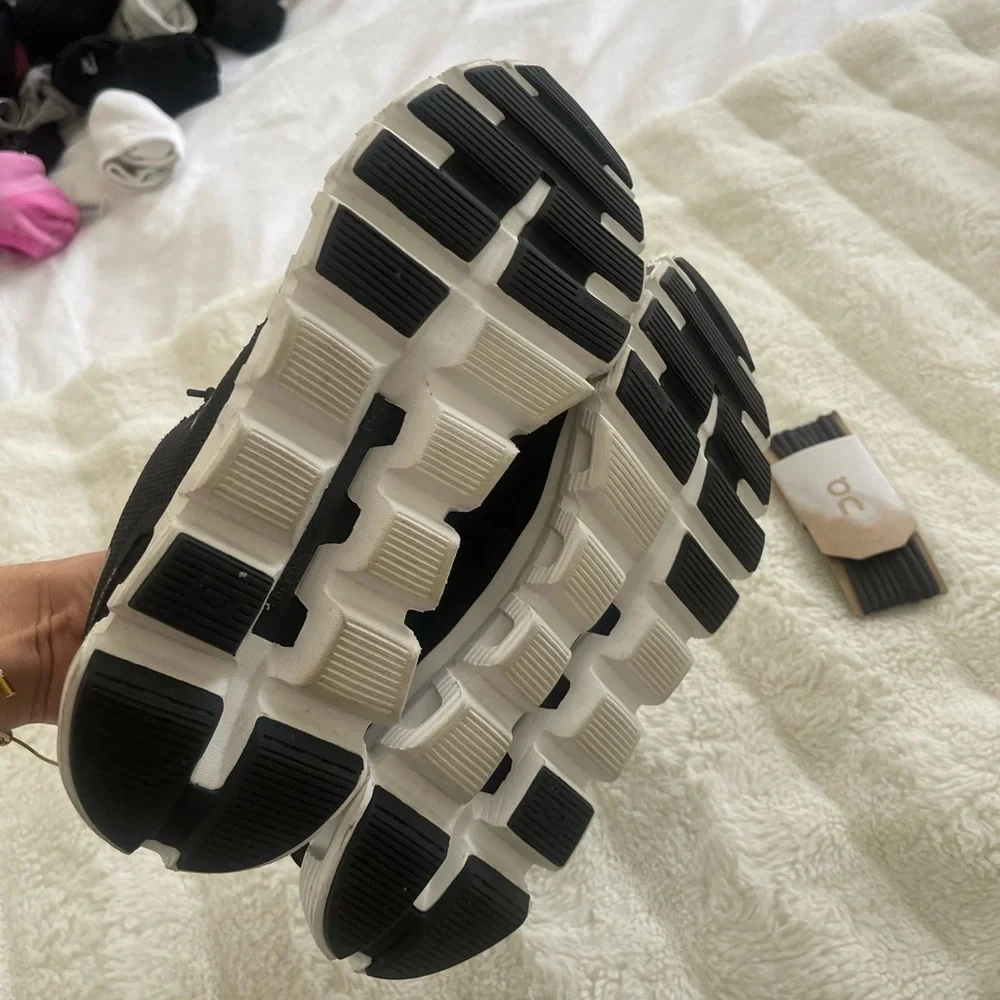 On Running Women Shoes - Picture 3 of 3